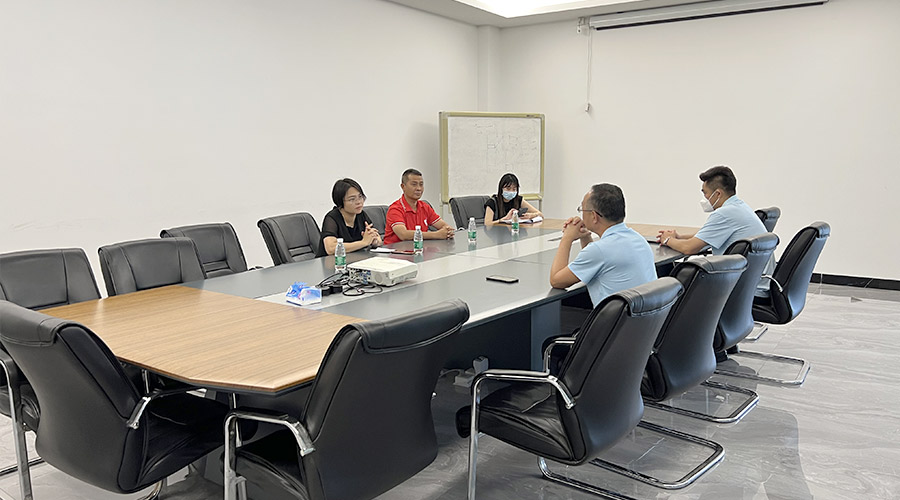 排憂難 提信心！鶴城鎮(zhèn)書記蒞臨金環(huán)電器開展暖企活動